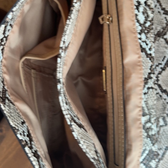 NWT GUESS snakeskin purse and wallet set - Picture 5 of 10